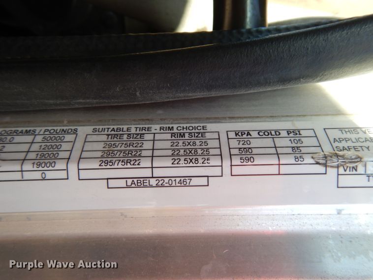 image for item DJ8103 2009 Peterbilt 384  semi truck