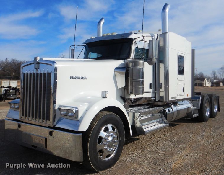image for item DJ8587 2016 Kenworth W900  semi truck