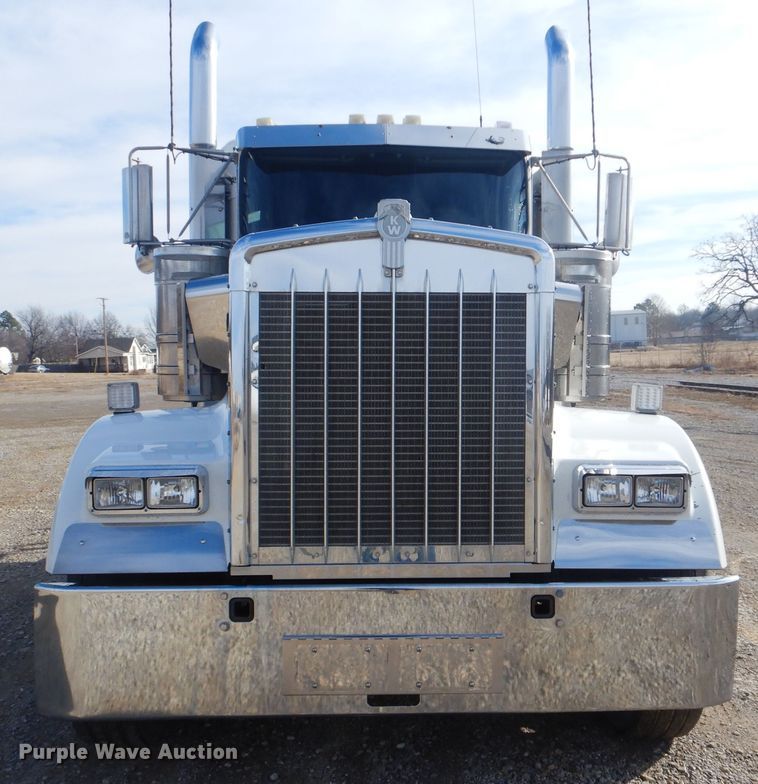 image for item DJ8587 2016 Kenworth W900  semi truck