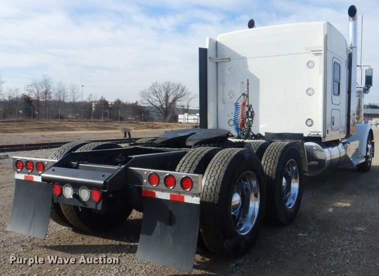 image for item DJ8587 2016 Kenworth W900  semi truck