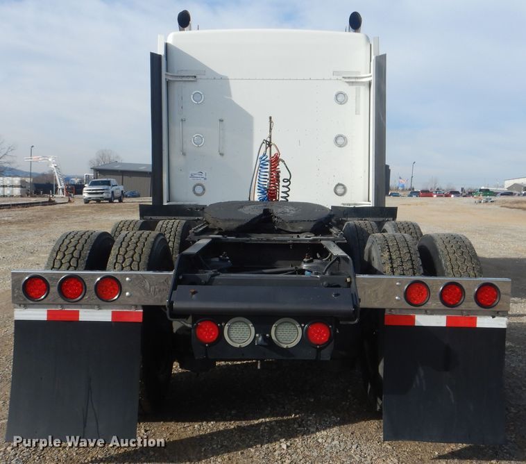 image for item DJ8587 2016 Kenworth W900  semi truck