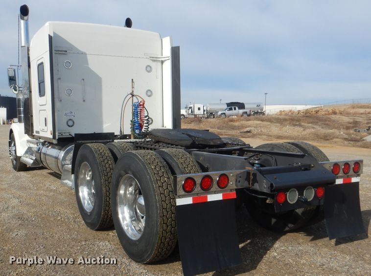 image for item DJ8587 2016 Kenworth W900  semi truck