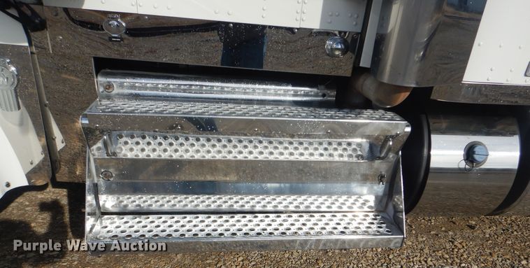 image for item DJ8587 2016 Kenworth W900  semi truck