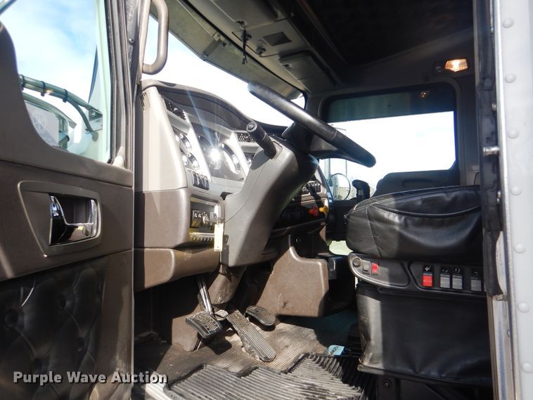 image for item DJ8587 2016 Kenworth W900  semi truck