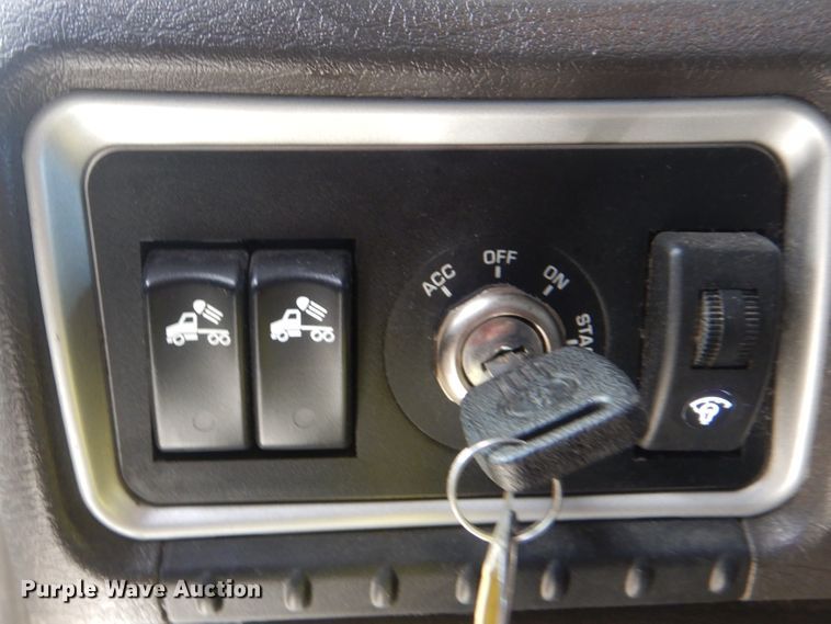 image for item DJ8587 2016 Kenworth W900  semi truck