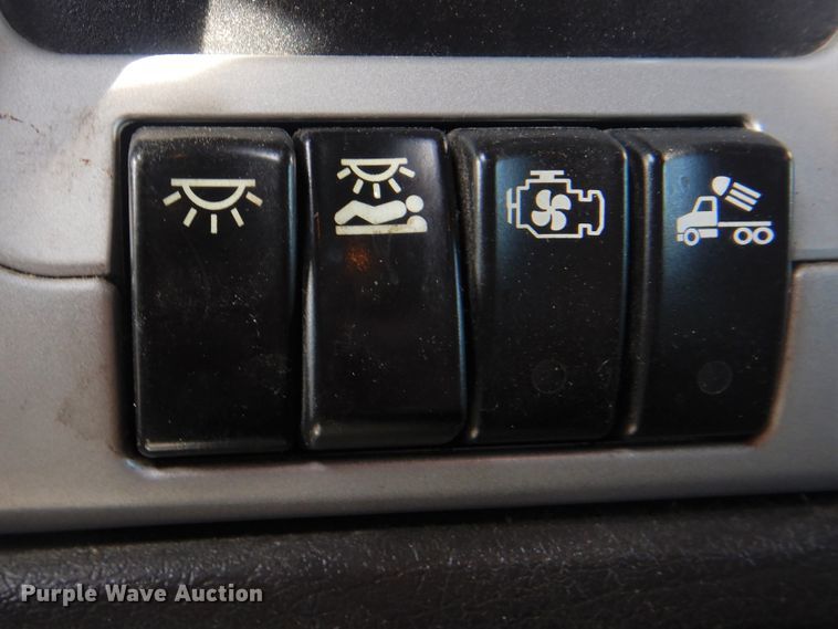 image for item DJ8587 2016 Kenworth W900  semi truck