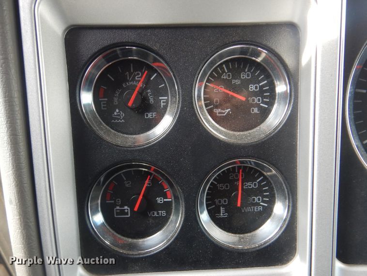 image for item DJ8587 2016 Kenworth W900  semi truck