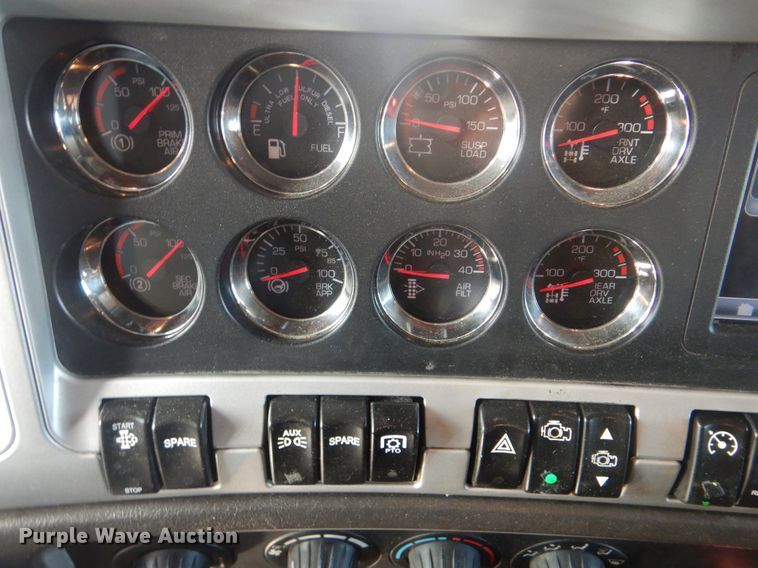 image for item DJ8587 2016 Kenworth W900  semi truck