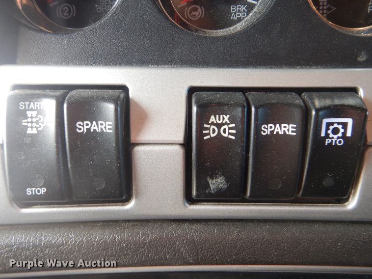 image for item DJ8587 2016 Kenworth W900  semi truck