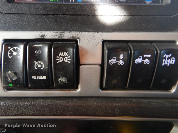 image for item DJ8587 2016 Kenworth W900  semi truck