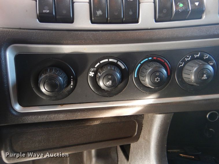 image for item DJ8587 2016 Kenworth W900  semi truck