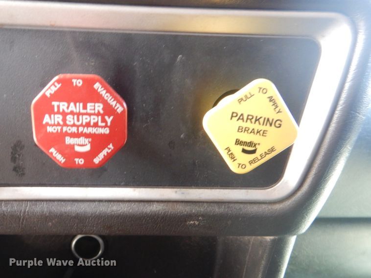 image for item DJ8587 2016 Kenworth W900  semi truck