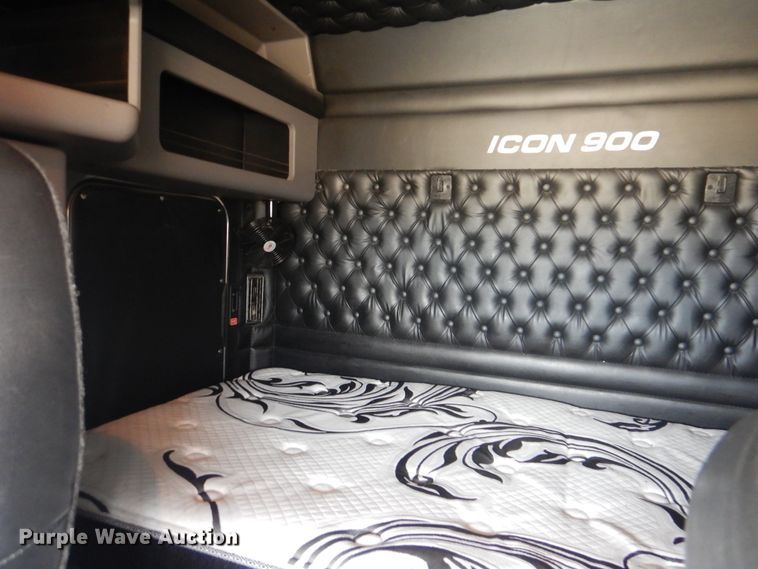 image for item DJ8587 2016 Kenworth W900  semi truck