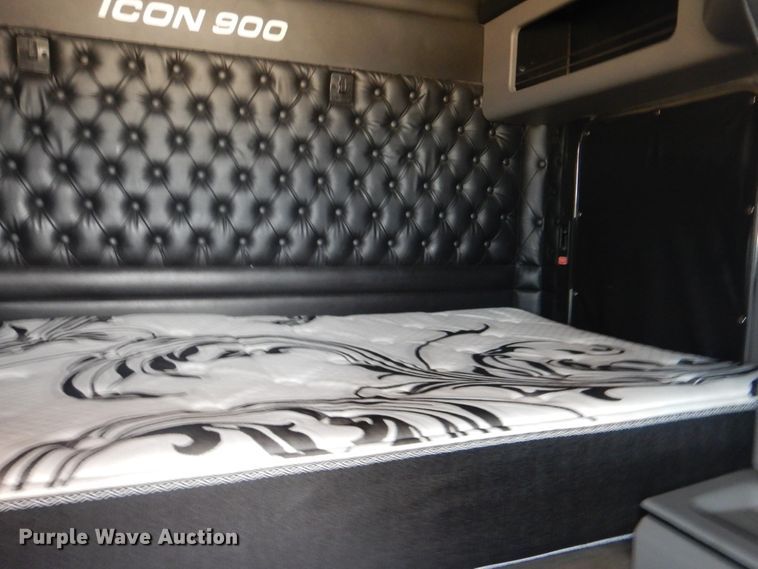 image for item DJ8587 2016 Kenworth W900  semi truck