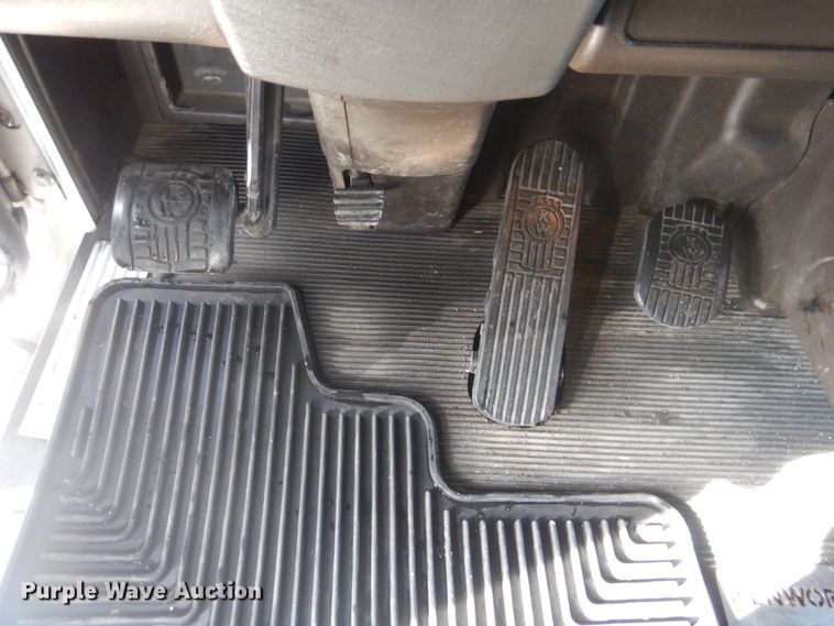 image for item DJ8587 2016 Kenworth W900  semi truck