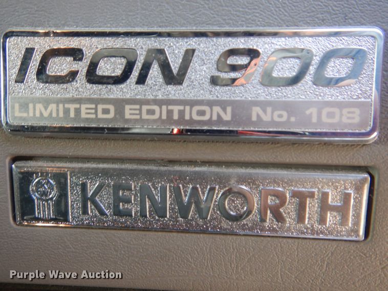 image for item DJ8587 2016 Kenworth W900  semi truck