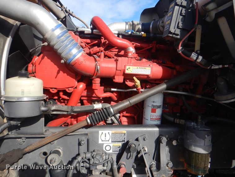 image for item DJ8587 2016 Kenworth W900  semi truck