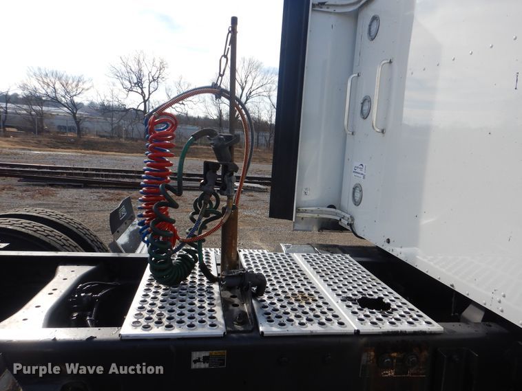 image for item DJ8587 2016 Kenworth W900  semi truck