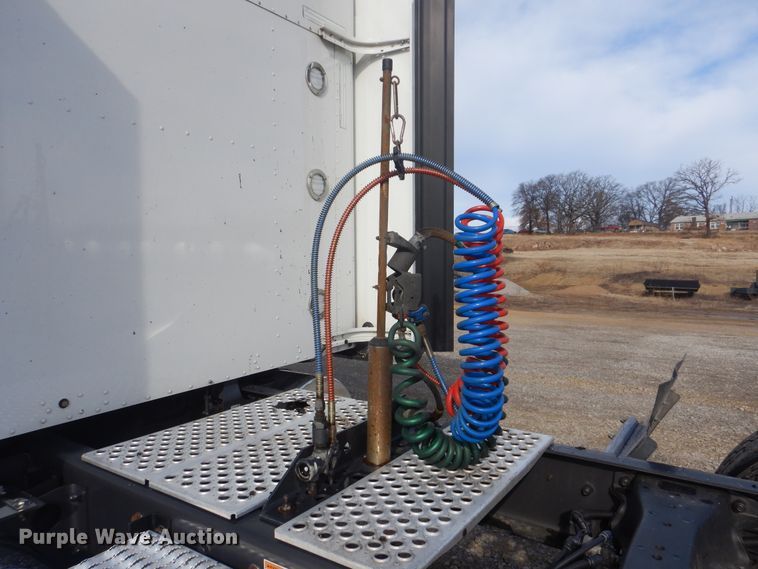 image for item DJ8587 2016 Kenworth W900  semi truck