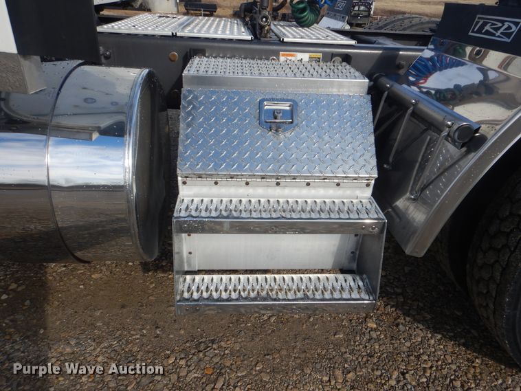 image for item DJ8587 2016 Kenworth W900  semi truck