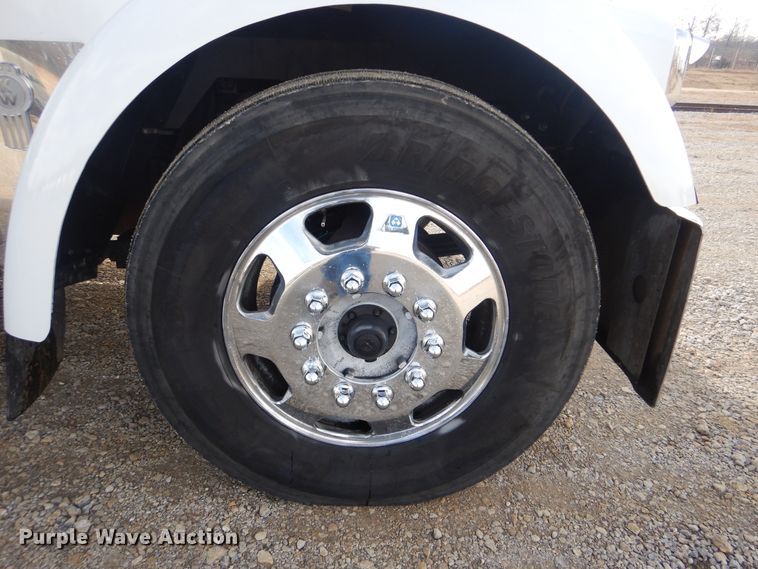 image for item DJ8587 2016 Kenworth W900  semi truck