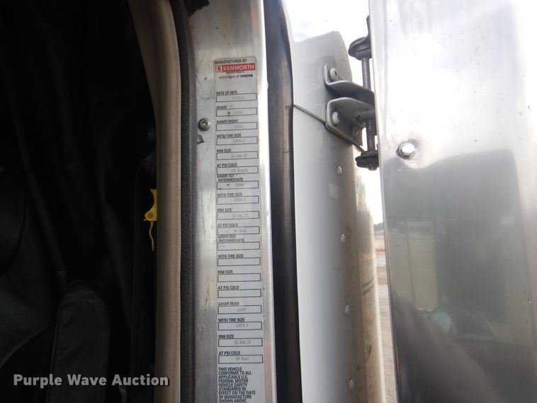 image for item DJ8587 2016 Kenworth W900  semi truck