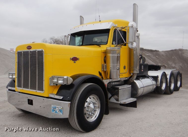 image for item DJ8594 1999 Peterbilt 379  semi truck