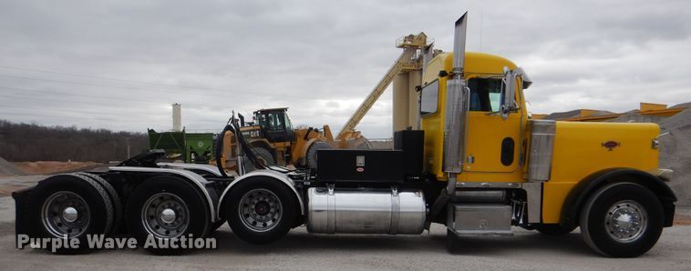 image for item DJ8594 1999 Peterbilt 379  semi truck