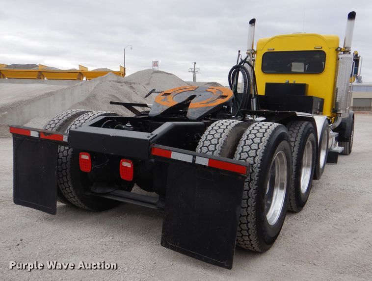 image for item DJ8594 1999 Peterbilt 379  semi truck