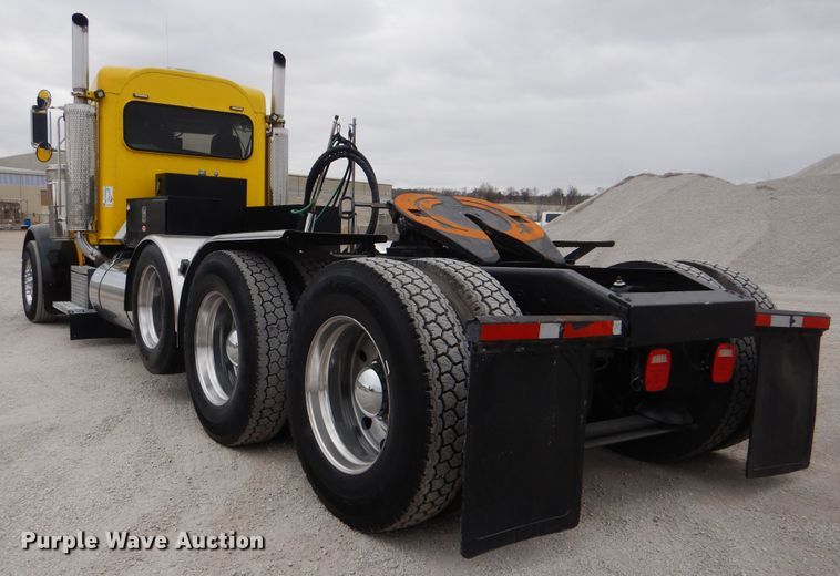image for item DJ8594 1999 Peterbilt 379  semi truck