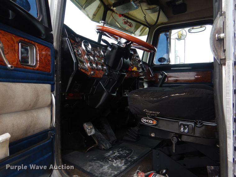 image for item DJ8594 1999 Peterbilt 379  semi truck