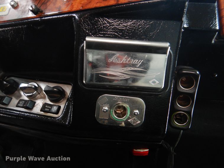 image for item DJ8594 1999 Peterbilt 379  semi truck