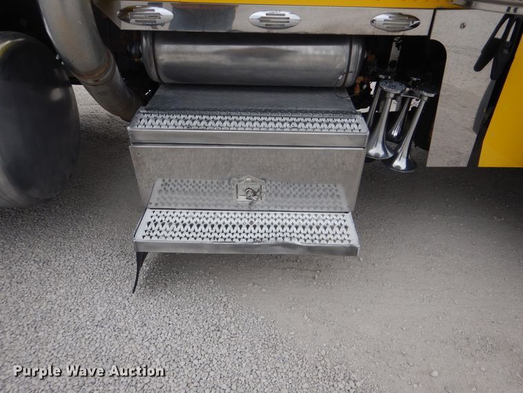 image for item DJ8594 1999 Peterbilt 379  semi truck