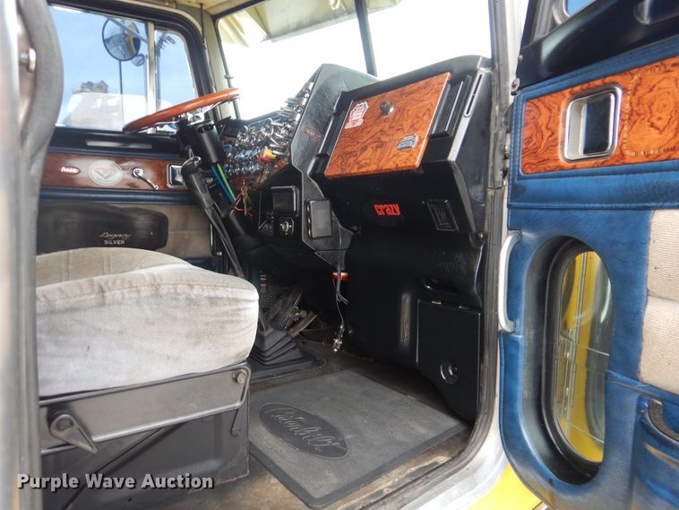 image for item DJ8594 1999 Peterbilt 379  semi truck