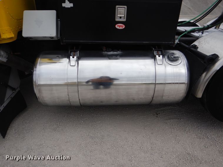 image for item DJ8594 1999 Peterbilt 379  semi truck