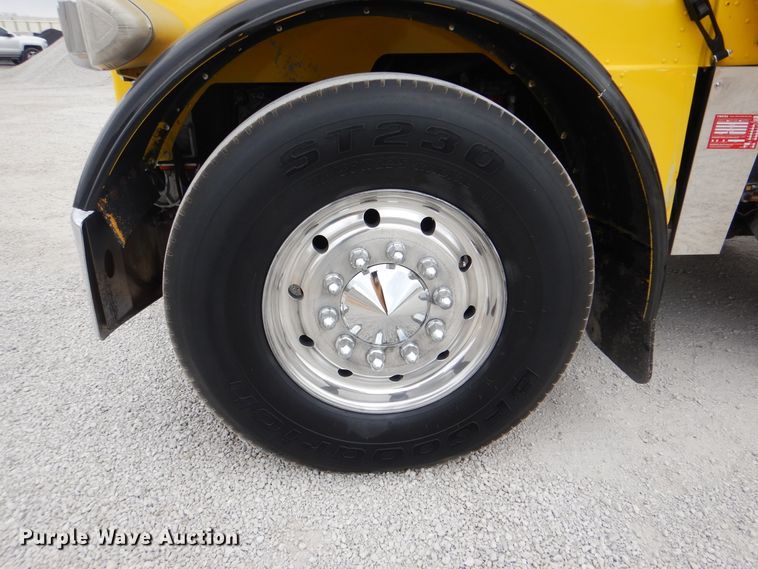 image for item DJ8594 1999 Peterbilt 379  semi truck