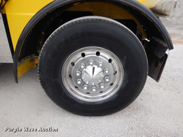 image for item DJ8594 1999 Peterbilt 379  semi truck