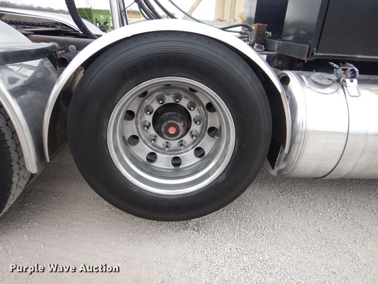 image for item DJ8594 1999 Peterbilt 379  semi truck