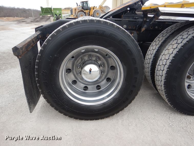 image for item DJ8594 1999 Peterbilt 379  semi truck