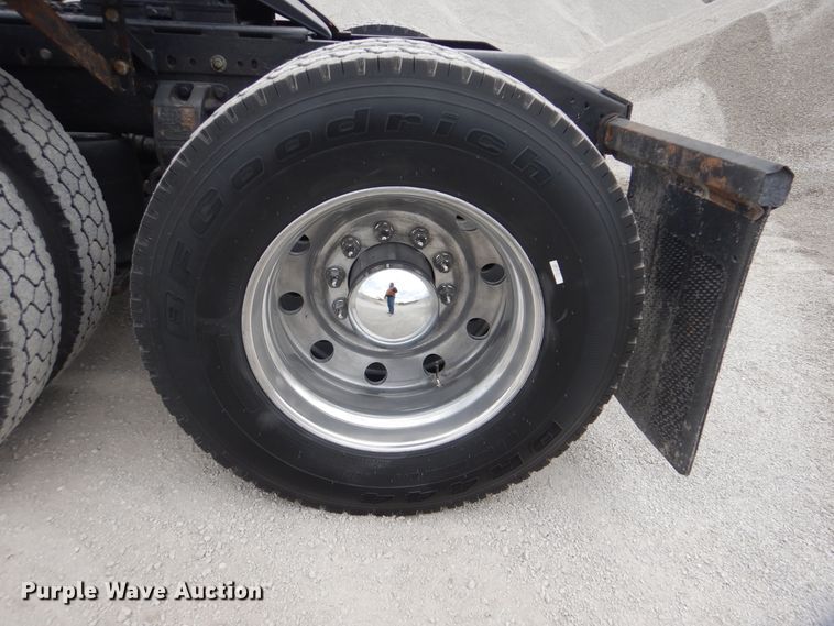 image for item DJ8594 1999 Peterbilt 379  semi truck