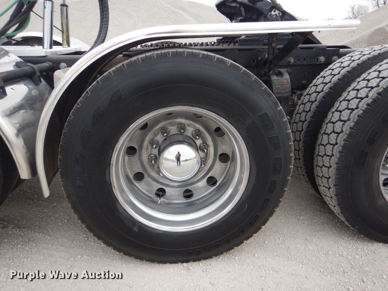 image for item DJ8594 1999 Peterbilt 379  semi truck