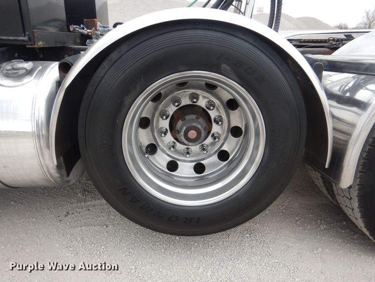 image for item DJ8594 1999 Peterbilt 379  semi truck