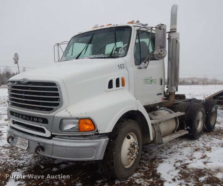 image for item DL2647 2005 Sterling AT9500  truck tractor
