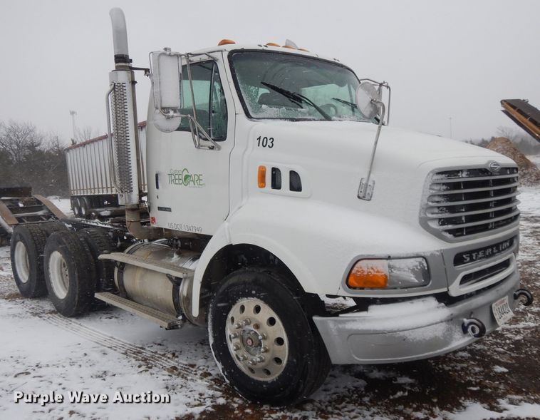 image for item DL2647 2005 Sterling AT9500  truck tractor