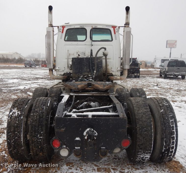 image for item DL2647 2005 Sterling AT9500  truck tractor