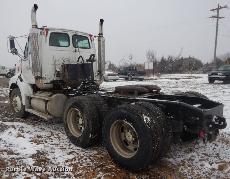 image for item DL2647 2005 Sterling AT9500  truck tractor