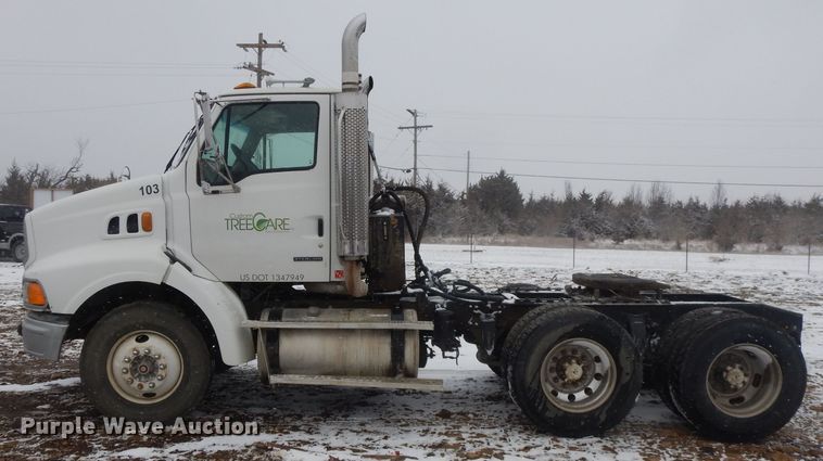 image for item DL2647 2005 Sterling AT9500  truck tractor