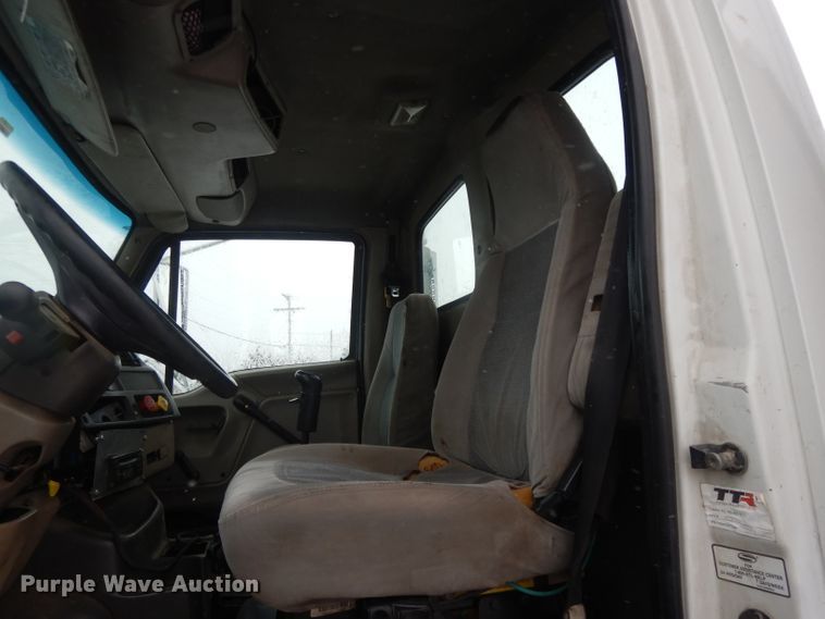 image for item DL2647 2005 Sterling AT9500  truck tractor