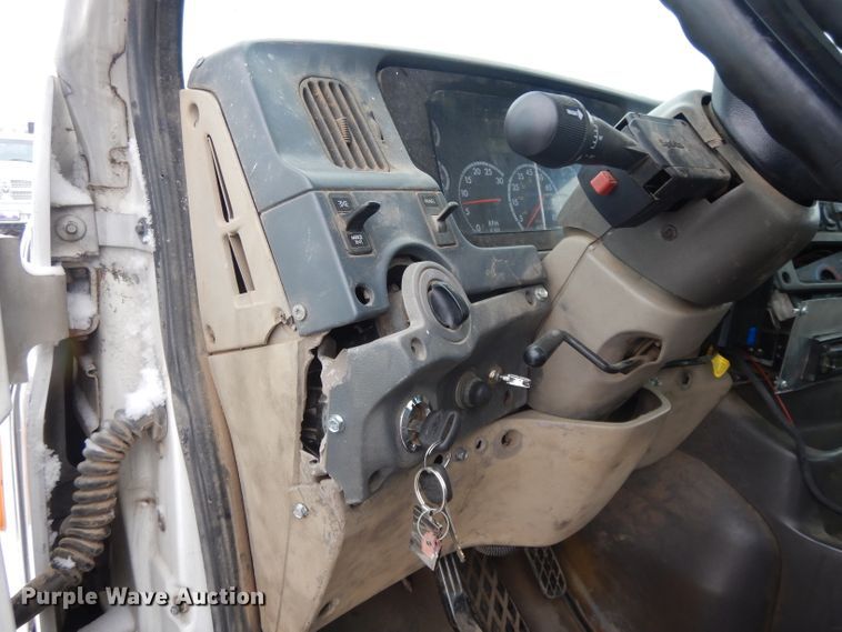 image for item DL2647 2005 Sterling AT9500  truck tractor