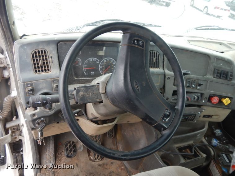 image for item DL2647 2005 Sterling AT9500  truck tractor